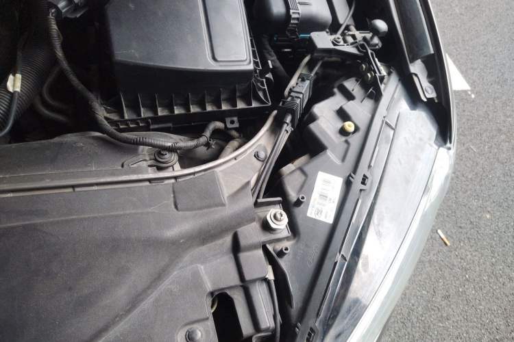 Used Ford Mondeo 2013 2.0L GTDi 200 Fashion Edition Engine Bay Left