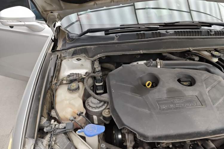 Used Ford Mondeo 2013 2.0L GTDi 200 Luxury Model Engine Bay Right