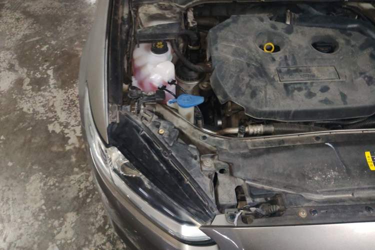 Used Ford Mondeo 2013 2.0L GTDi 200 Fashion Edition Engine Bay Right
