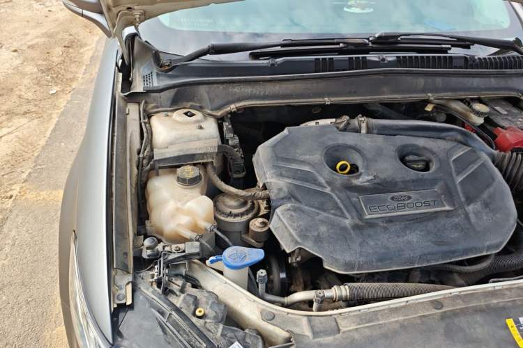 Used Ford Mondeo 2013 2.0L GTDi 200 Fashion Edition Engine Bay Right