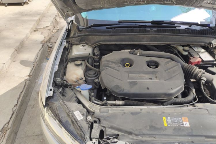 Used Ford Mondeo 2013 2.0L GTDi 200 Luxury Model Engine Bay Right