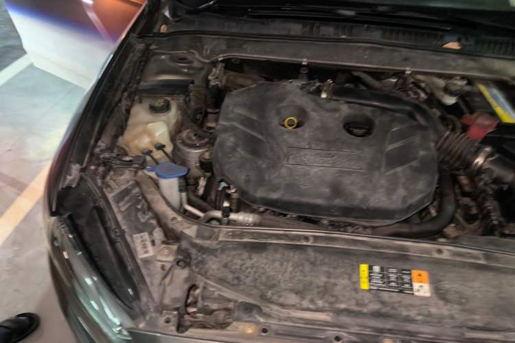 Used Ford Mondeo 2013 2.0L GTDi 200 Luxury Model Engine Bay Right
