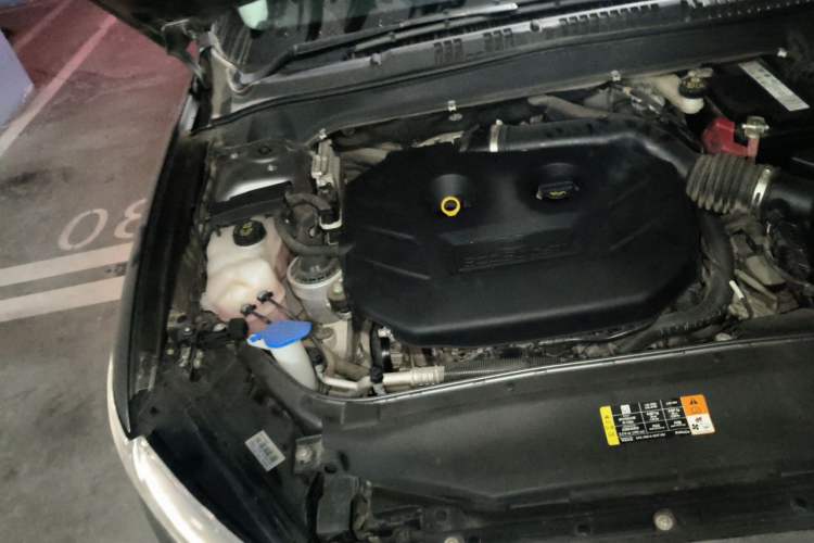 Used Ford Mondeo 2013 2.0L GTDi 200 Luxury Model Engine Bay Right