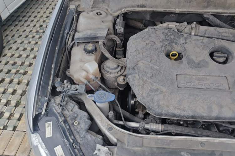 Used Ford Mondeo 2013 2.0L GTDi 200 Fashion Edition Engine Bay Right