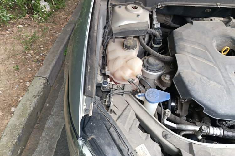Used Ford Mondeo 2013 2.0L GTDi 200 Luxury Model Engine Bay Right
