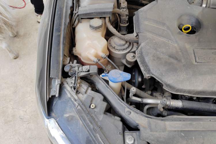 Used Ford Mondeo 2013 2.0L GTDi 200 Fashion Edition Engine Bay Right