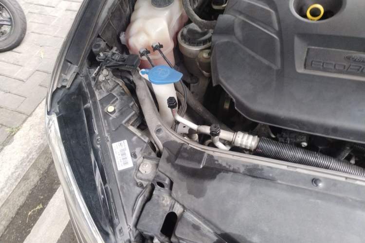 Used Ford Mondeo 2013 2.0L GTDi 200 Fashion Edition Engine Bay Right