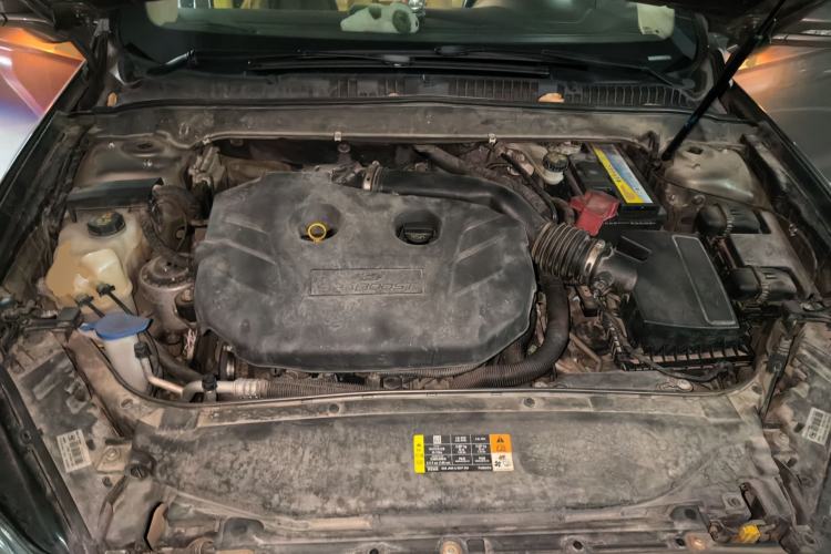Used Ford Mondeo 2013 2.0L GTDi 200 Luxury Model Engine Bay