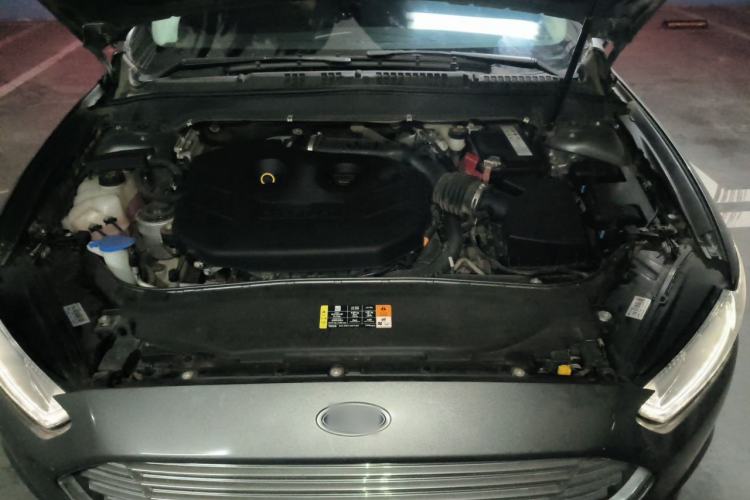 Used Ford Mondeo 2013 2.0L GTDi 200 Luxury Model Engine Bay
