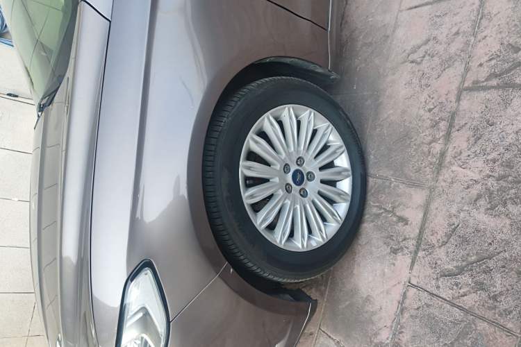 Used Ford Mondeo 2013 2.0L GTDi 200 Fashion Edition Exterior 3