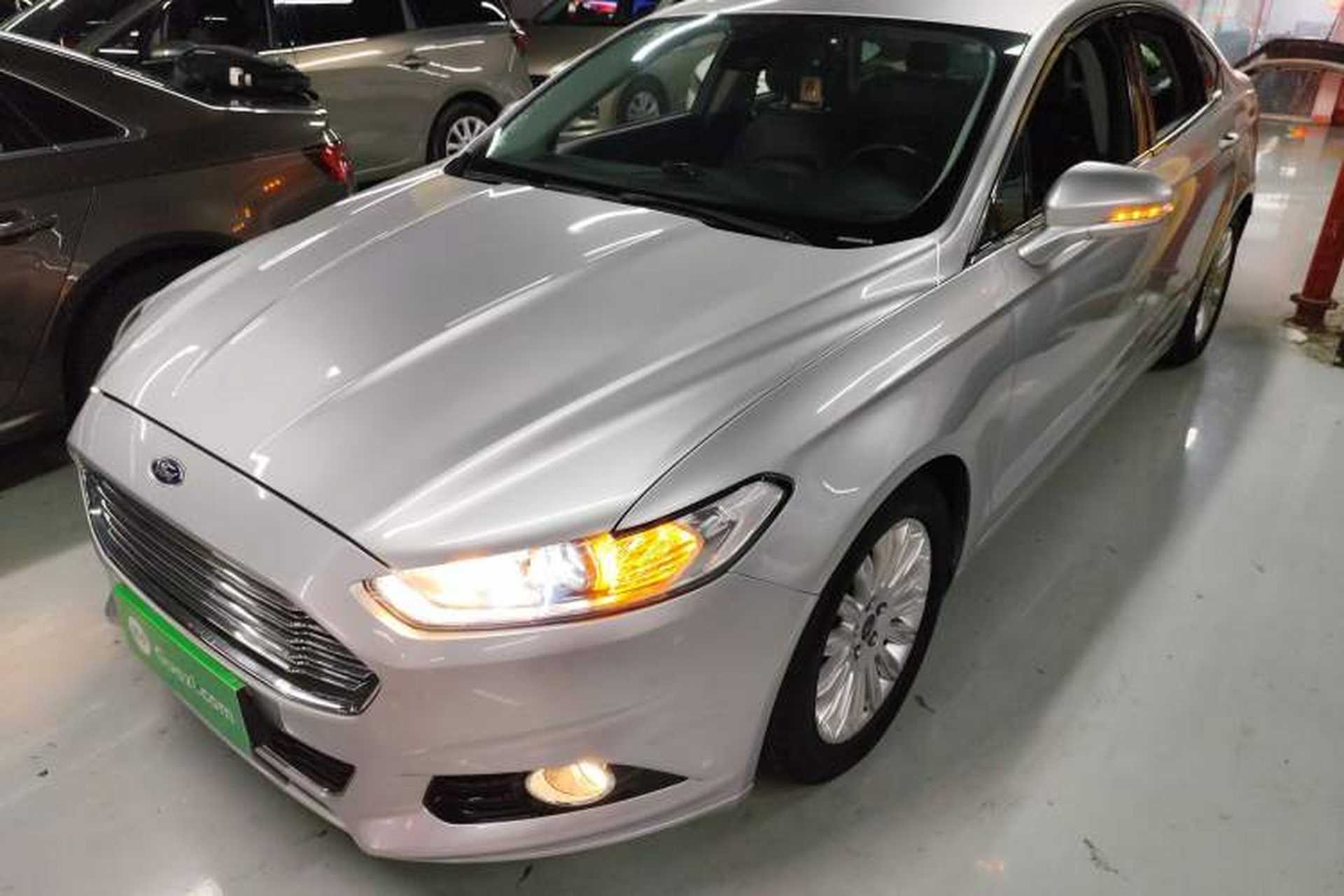 Used Ford Mondeo 2013 2.0L GTDi 200 Fashion Edition Front Left 45 Deg