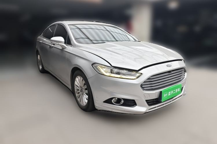 Used Ford Mondeo 2013 2.0L GTDi 200 Luxury Model Front Right 45 Deg
