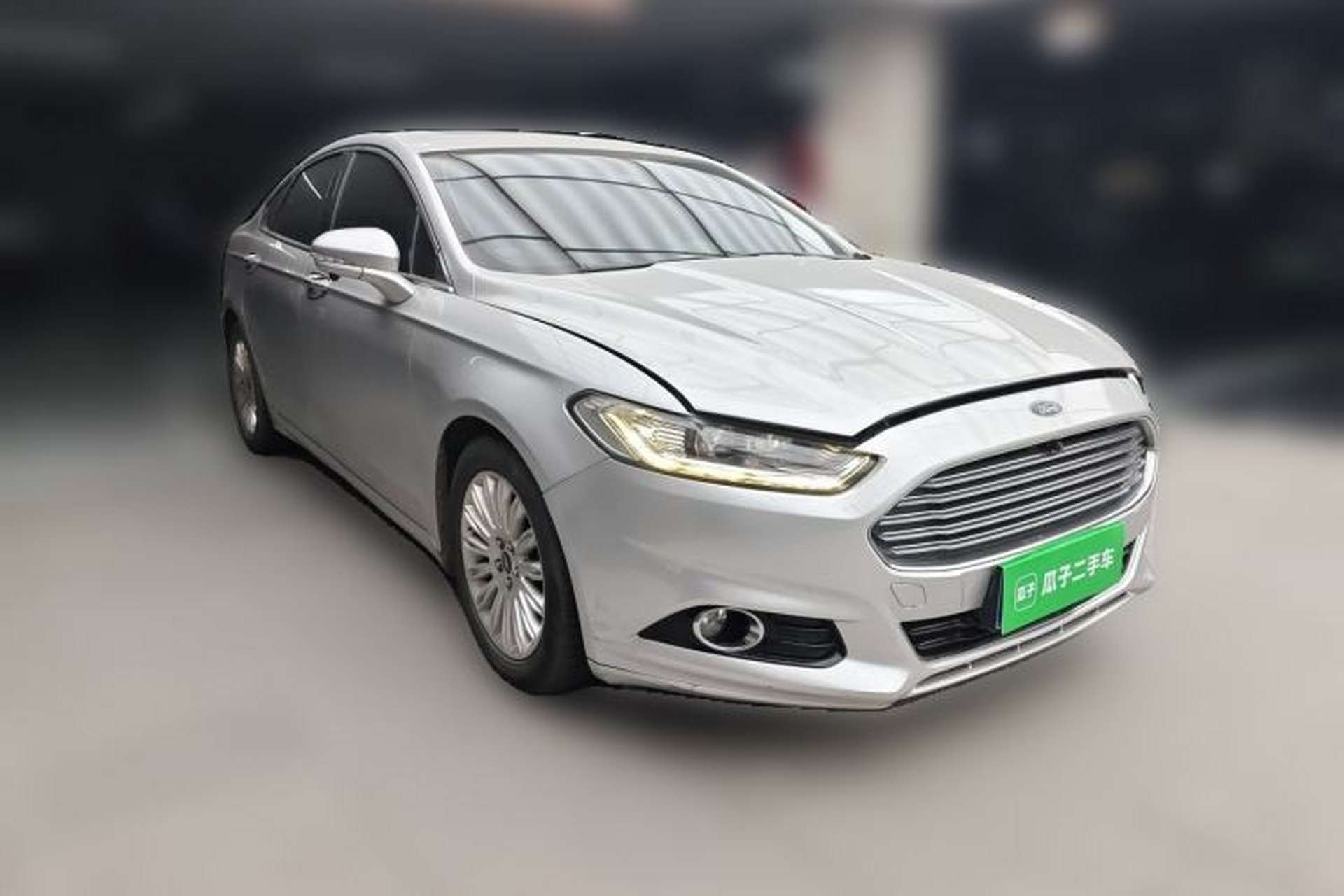 Used Ford Mondeo 2013 2.0L GTDi 200 Luxury Model Front Right 45 Deg