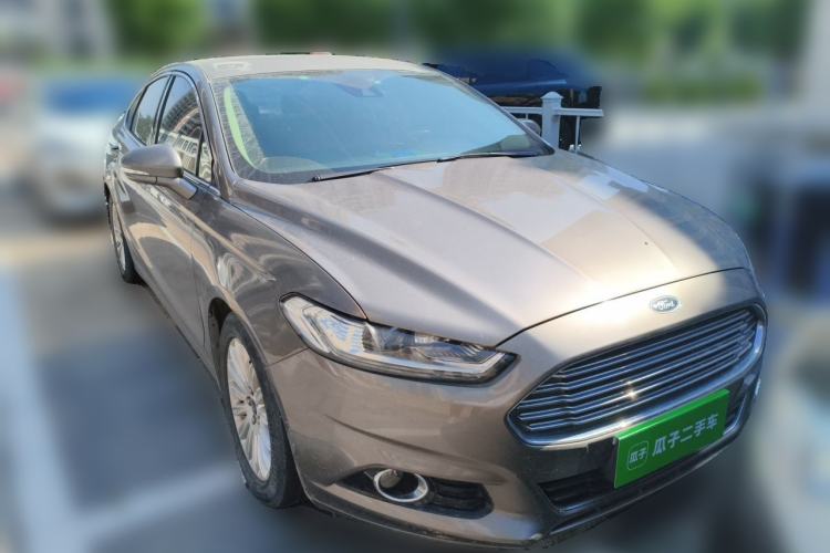 Used Ford Mondeo 2013 2.0L GTDi 200 Luxury Model Front Right 45 Deg