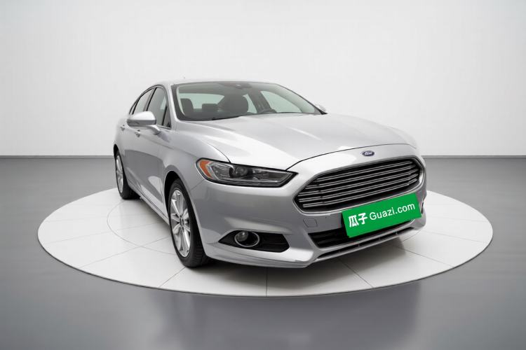 Used Ford Mondeo 2013 2.0L GTDi 200 Luxury Model Front Right 45 Deg