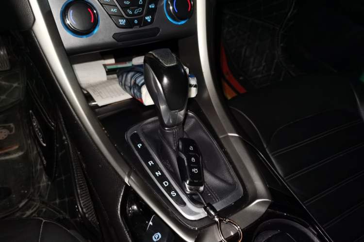 Used Ford Mondeo 2013 2.0L GTDi 200 Fashion Edition Gear Lever