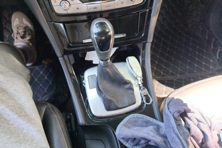 Used Ford Mondeo 2013 2.3L Luxury Model Gear Lever