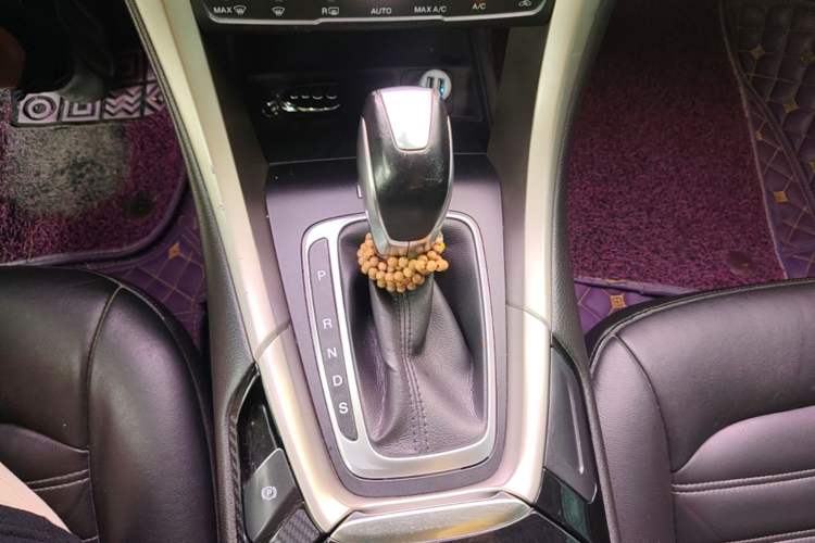 Used Ford Mondeo 2013 2.0L GTDi 200 Luxury Model Gear Lever