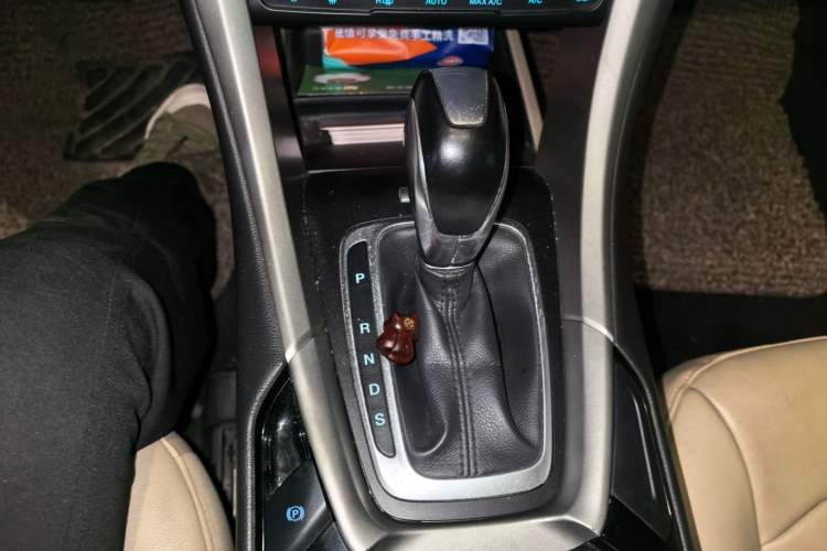 Used Ford Mondeo 2013 2.0L GTDi 200 Luxury Model Gear Lever