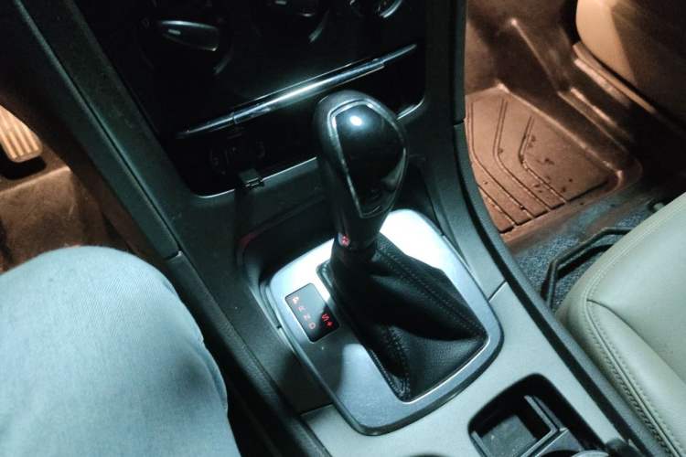 Used Ford Mondeo 2013 2.3L Fashion Edition Gear Lever