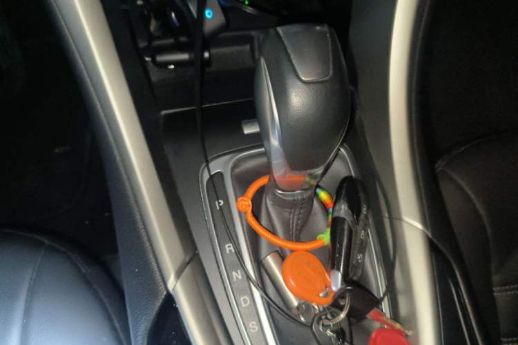 Used Ford Mondeo 2013 2.0L GTDi 200 Luxury Model Gear Lever