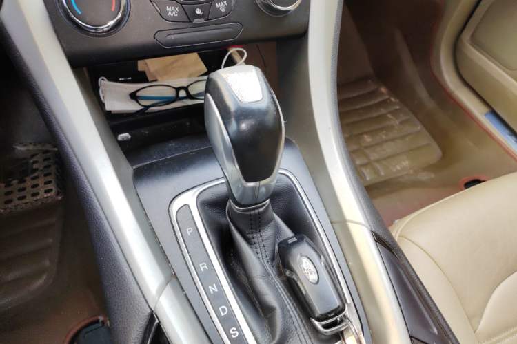 Used Ford Mondeo 2013 2.0L GTDi 200 Fashion Edition Gear Lever