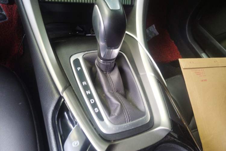 Used Ford Mondeo 2013 2.0L GTDi 200 Fashion Edition Gear Lever