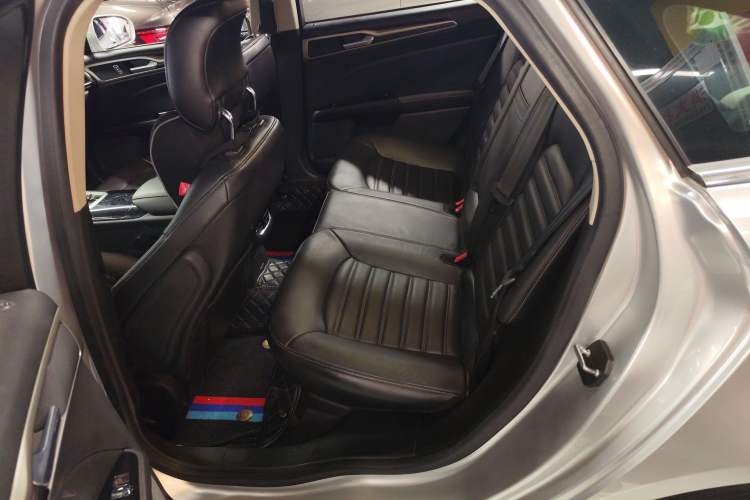 Used Ford Mondeo 2013 2.0L GTDi 200 Fashion Edition Interior 4