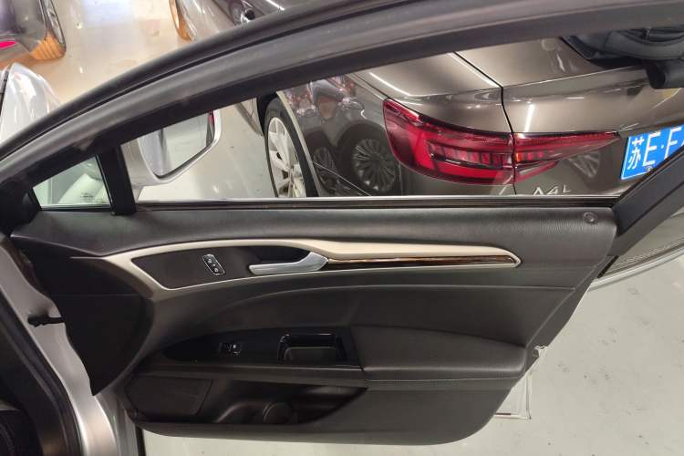 Used Ford Mondeo 2013 2.0L GTDi 200 Fashion Edition Interior 5