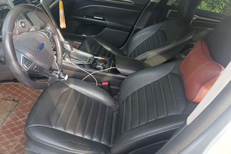 Used Ford Mondeo 2013 2.0L GTDi 200 Luxury Model Left Front Seat