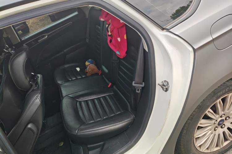 Used Ford Mondeo 2013 2.0L GTDi 200 Fashion Edition Left Rear Seat
