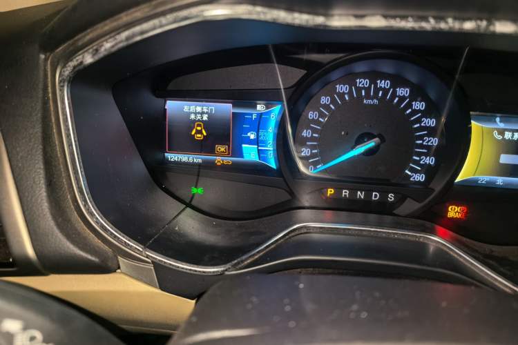 Used Ford Mondeo 2013 2.0L GTDi 200 Luxury Model Odometer Close Up