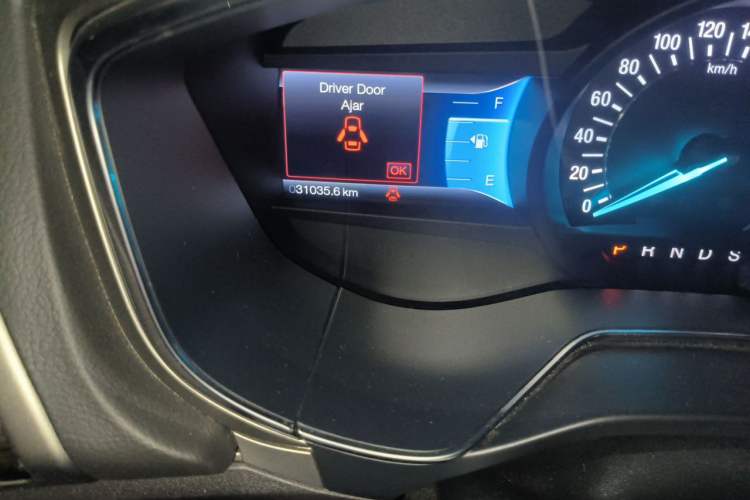 Used Ford Mondeo 2013 2.0L GTDi 200 Luxury Model Odometer Close Up