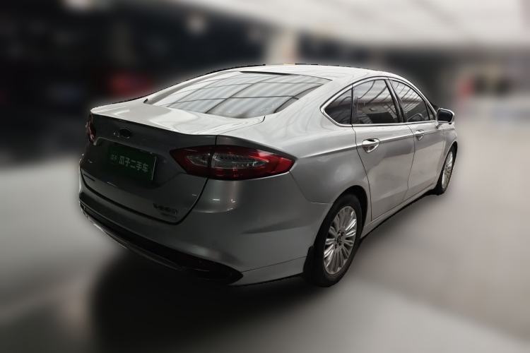 Used Ford Mondeo 2013 2.0L GTDi 200 Luxury Model Rear Right 45 Deg