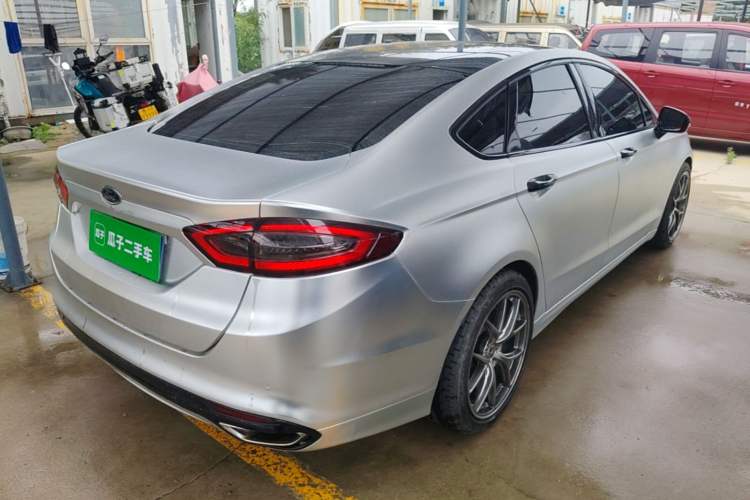 Used Ford Mondeo 2013 2.0L GTDi 200 Luxury Model Rear Right 45 Deg