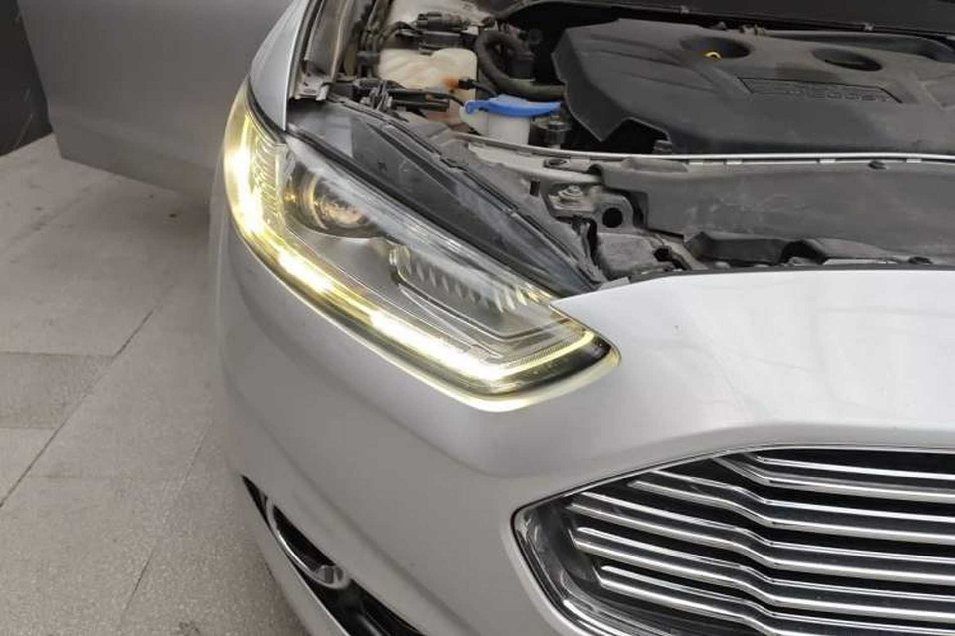 Used Ford Mondeo 2013 2.0L GTDi 200 Luxury Model Right Front Headlight