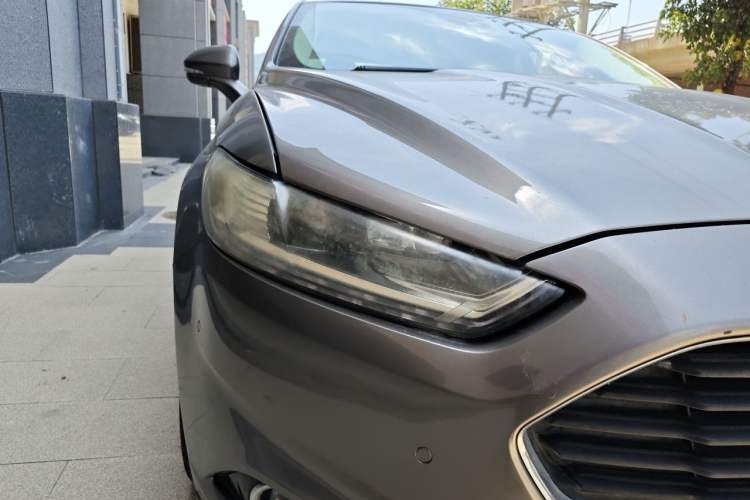 Used Ford Mondeo 2013 2.0L GTDi 200 Luxury Model Right Front Headlight