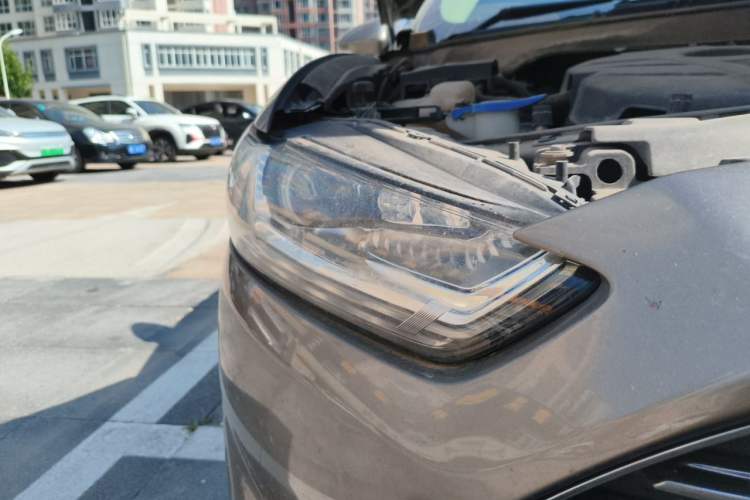 Used Ford Mondeo 2013 2.0L GTDi 200 Luxury Model Right Front Headlight