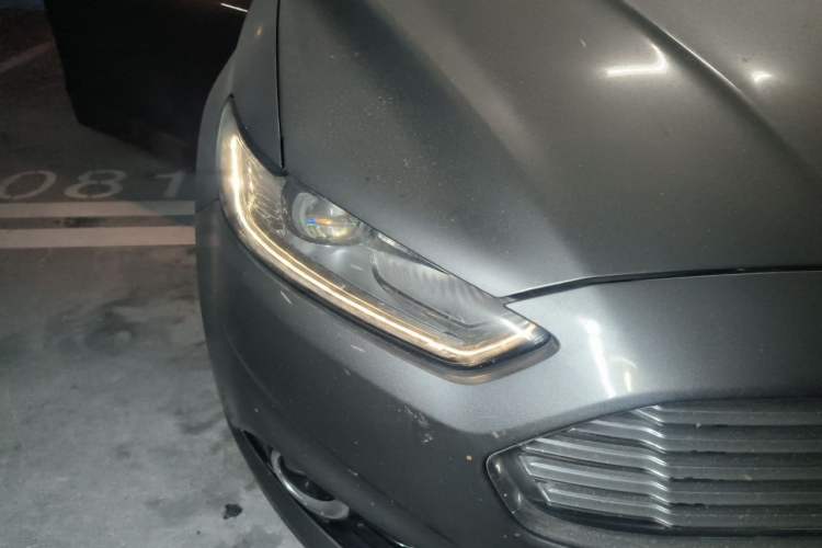 Used Ford Mondeo 2013 2.0L GTDi 200 Luxury Model Right Front Headlight