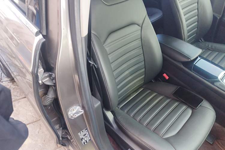 Used Ford Mondeo 2013 2.0L GTDi 200 Fashion Edition Right Front Seat