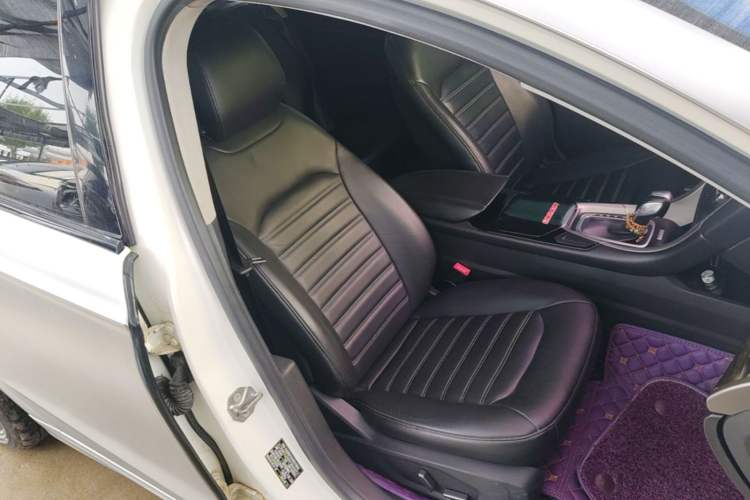 Used Ford Mondeo 2013 2.0L GTDi 200 Luxury Model Right Front Seat