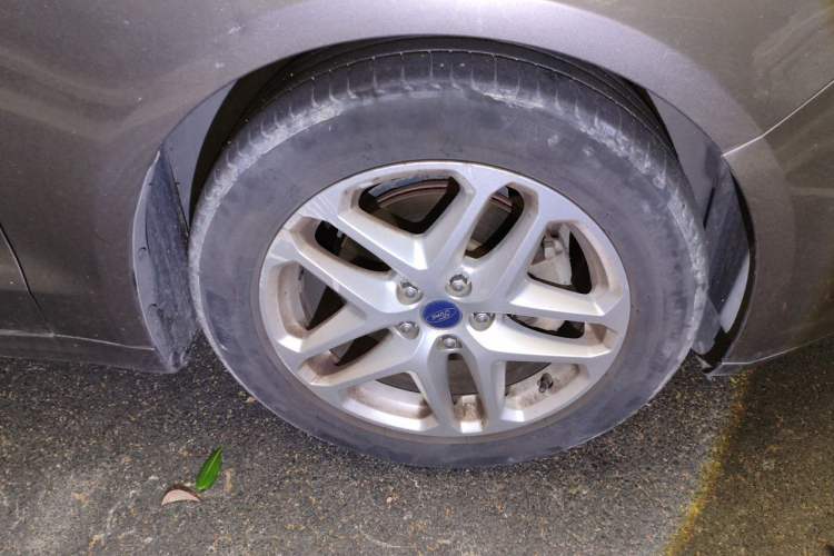 Used Ford Mondeo 2013 1.5L GTDi180 Fashion Edition Right Front Wheel Hub