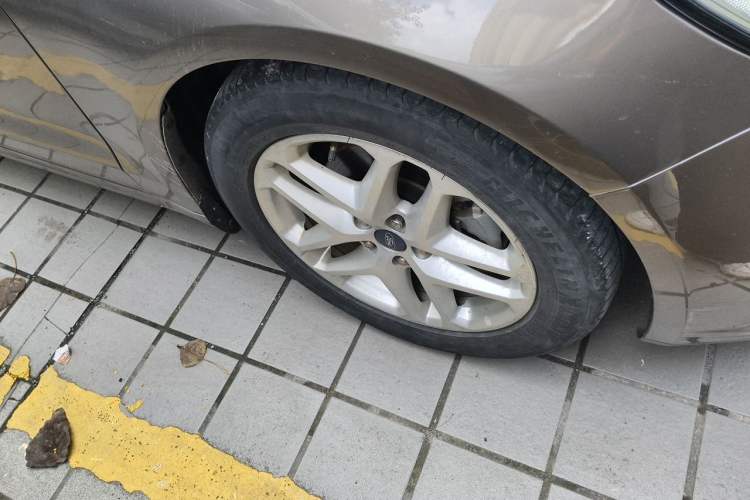 Used Ford Mondeo 2013 1.5L GTDi180 Fashion Edition Right Front Wheel Hub