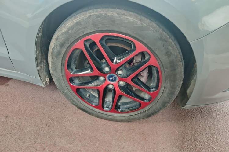 Used Ford Mondeo 2013 1.5L GTDi180 Fashion Edition Right Front Wheel Hub