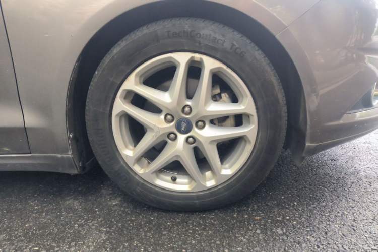 Used Ford Mondeo 2013 1.5L GTDi180 Fashion Edition Right Front Wheel Hub