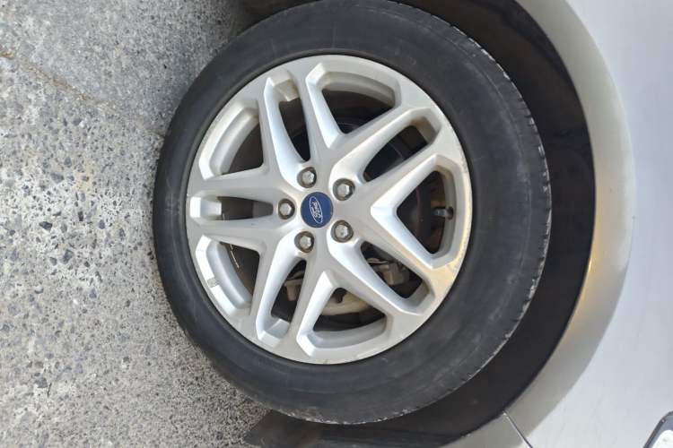 Used Ford Mondeo 2013 1.5L GTDi180 Fashion Edition Right Front Wheel Hub