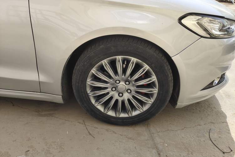 Used Ford Mondeo 2013 2.0L GTDi 200 Luxury Model Right Front Wheel Hub