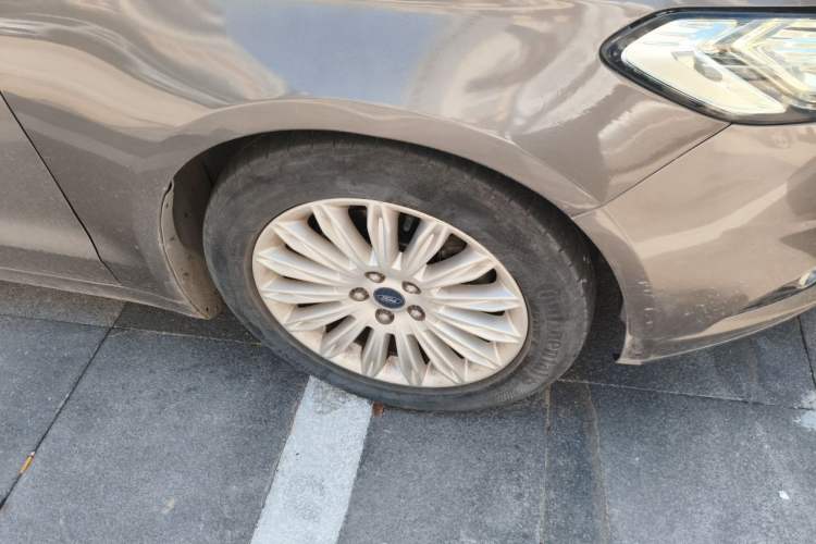 Used Ford Mondeo 2013 2.0L GTDi 200 Luxury Model Right Front Wheel Hub
