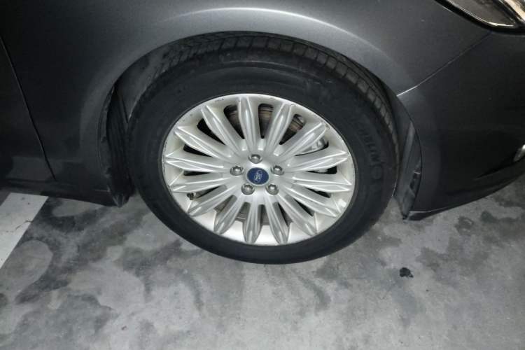 Used Ford Mondeo 2013 2.0L GTDi 200 Luxury Model Right Front Wheel Hub