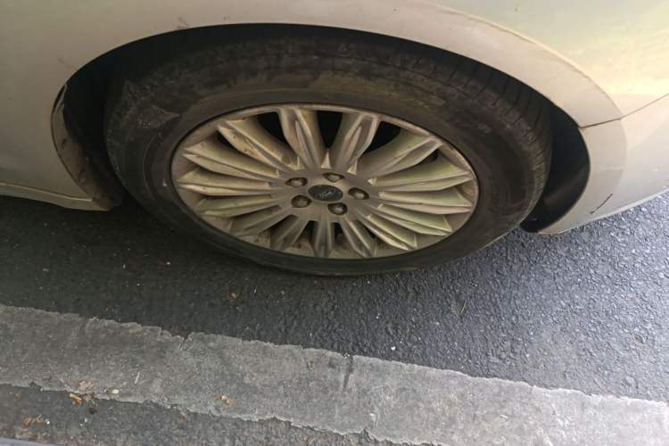 Used Ford Mondeo 2013 2.0L GTDi 200 Luxury Model Right Front Wheel Hub